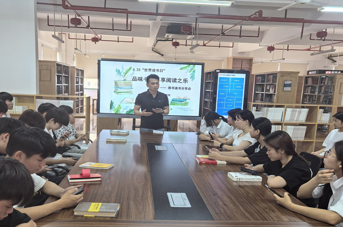 罗嵘老师朗诵《致橡树》.jpg
